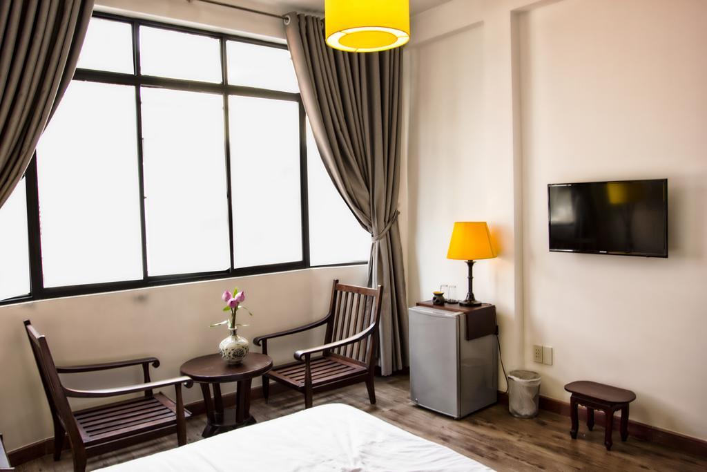 Khách sạn Tripwriter & Bistro *