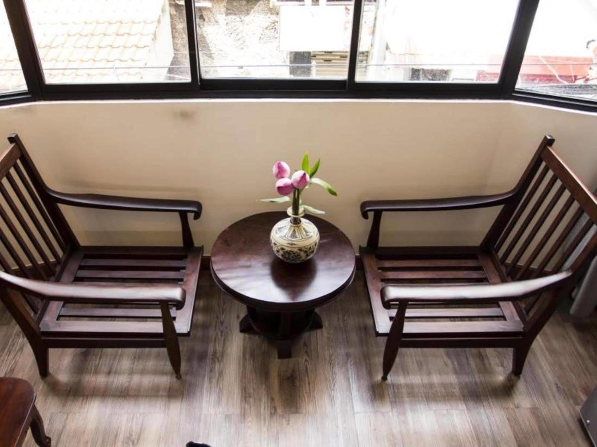 Khách sạn Tripwriter & Bistro *