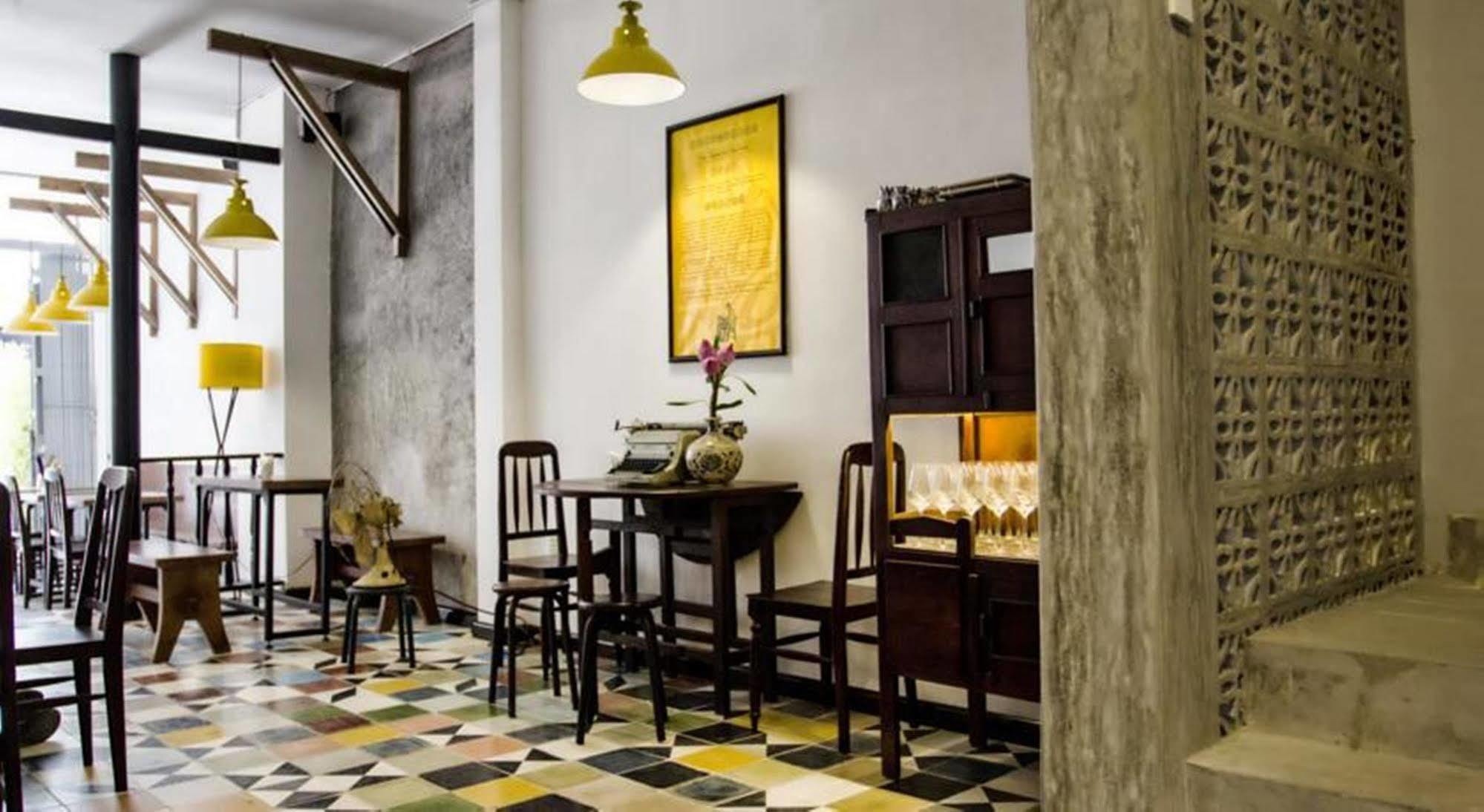 Tripwriter & Bistro Khách sạn *