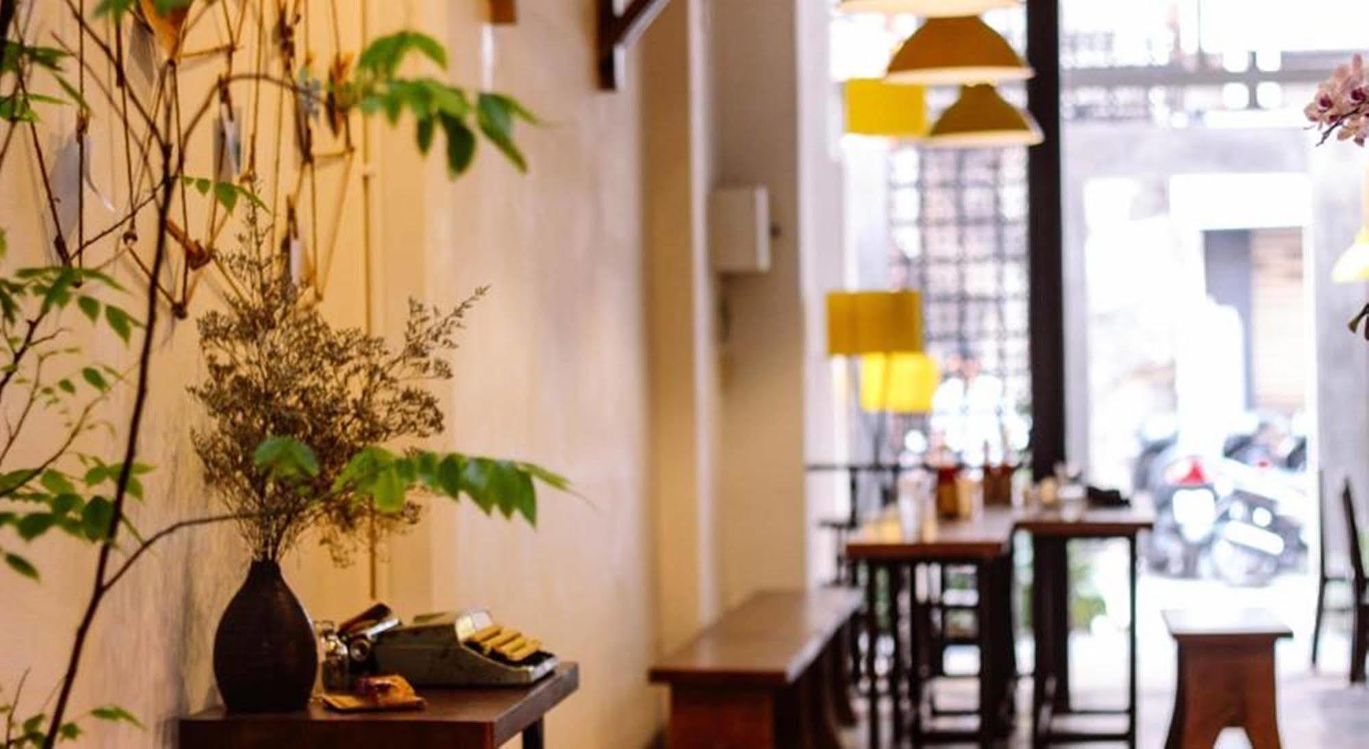 Tripwriter & Bistro * TP. Hồ Chí Minh